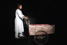 “Cantica Antigonae. Lamento per il corpo del nemico” di Astràgali Teatro racconta in scena il mito sofocleo
