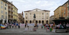 Raccolta di firme per la campagna STOP REARM EUROPE