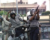 Basta armi allo Zimbabwe, appello della Ue