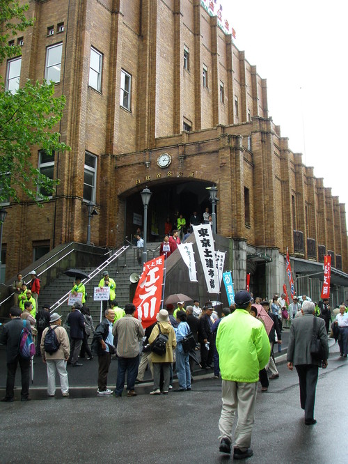 Una delle conferenze per la festa della Costituzione si è svolta al Hibiya Kòkaidò, uno storico palazzo dei cogressi nel cuore di Tokyo vicino a Ginza