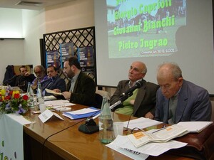 Una foto del Convegno organizzato a Cremona nel 2002 dal titolo: "Smilitarizzare l'uomo. Smilitarizzare Dio"