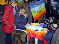 davanti alla Questura di Milano