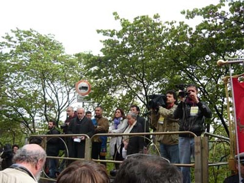 Alcune immagini dalla Marcia per la Pace Perugia Assisi del 16 maggio 2010. Il palco alla partenza