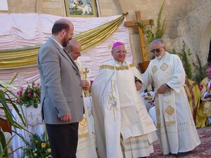 Don Renato Sacco in Iraq con il nuovo Vesvovo di Mosul Luis Sako. Più volte Don Renato Sacco si è recato in Iraq nel tentativo di "costruire ponti" 