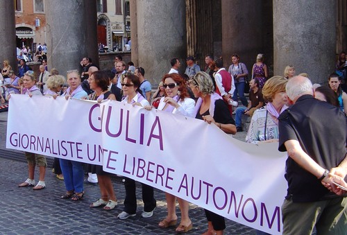 Roma 29 settembre 2011, piazza del Pantheon. E' nata GIULIA, la rete delle giornaliste che amano e vogliono libertà e dignità