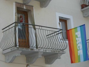 Questa e' la mia bandiera della pace a Etroubles, in provincia di Aosta. Pace e Bene.  Tahir Edy Letey 