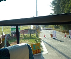 La fattoria di Yoshizawa in Namie town poco piu' di 10 km dalla centrale nucleare incidentata di Fukushima Daiichi; il proprierario, non volendo uccidere le animali ci resta per dare da mangiare come si farebbe con gatti e cani; e' il suo modo di protestare contro il nucleare