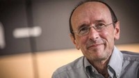 IN PIEDI, anzi , ‘in marcia’ costruttori di Pace!