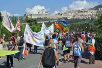 Dalla “non violenza” alla “nonviolenza”