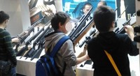 HIT Show rivela il suo vero volto: un’operazione ideologico-culturale e, adesso, politica per incentivare la diffusione delle armi