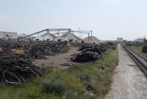 Discarica Ilva con traversine ferroviarie
