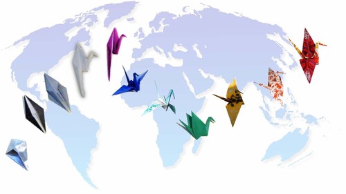mappamondo con le gru dipinte