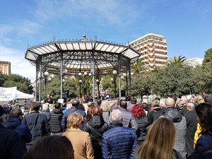 Un'immagine della manifestazione in piazza