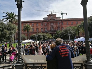 La manifestazione in pazza a Taranto per la chiusura dell'ILVA