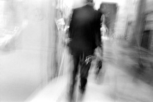 Uomo di spalle, fotografia di Davide Nesti