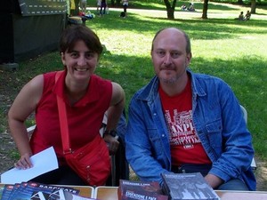 Laura Tussi e Fabrizio Cracolici con il Libro Riace, Musica per l'Umanità