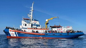 L’equipaggio di mare si compone di due categorie, marittimi e attivistə specializzatə, in grado di operare con professionalità nelle missioni SAR (Search and Rescue) a bordo della nave Mare Jonio.