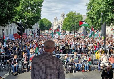 Jeremy Corbyn al corteo pro Palestina del 19 luglio 2025.