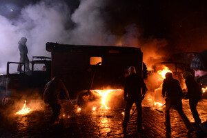 Piazza Maidan in fiamme
