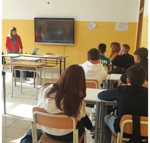 Rosy Battaglia nell'incontro con gli studenti del Righi
