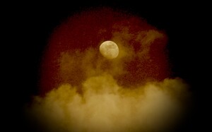 Antica luna verso l'infinito