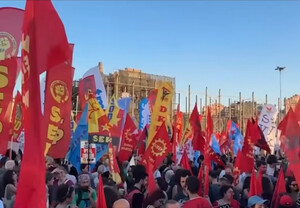 foto da manifestazione contro la NATO in Turchia