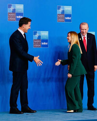 Vertice NATO 2026: armi, armi, armi
Ma c'è chi dice no