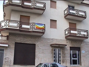 La bandiera della pace al nostro balcone di casa. Famiglia Pugliese. Statte (TA)  