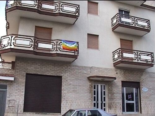La bandiera della pace al nostro balcone di casa. Famiglia Pugliese. Statte (TA)  