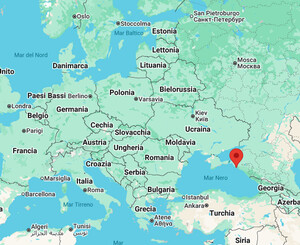 Il porto russo di Novorossijsk colpito dall'Ucraina (segnalino rosso) 