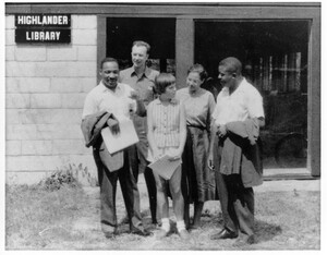 Martin Luther King Jr., Pete Seeger, Rosa Parks e Ralph Abernathy a Highlander nel 1957