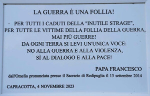 La targa installata in un altro comune e che era stata proposta ad Agnone