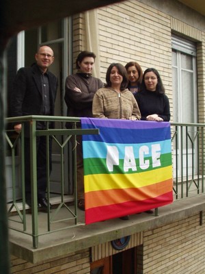 La foto della bandiera della pace della HOSMAN, da Moncalieri. Pace a tutti gli uomini di buona volontà! Chiara