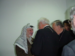 Ramallah, maggio 2002 - Incontro tra Arafat e una delegazione di Pax Christi.