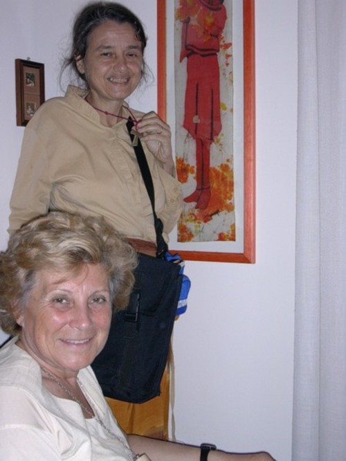 Chiara Castellani è sullo sfondo. Mariapia Bonanate è in primo piano: "Ho scoperto Chiara Castellani nel 1990, leggendo le sue 'Lettere di un medico dal fronte' inviate dal Nicaragua (1983-1990) e poi