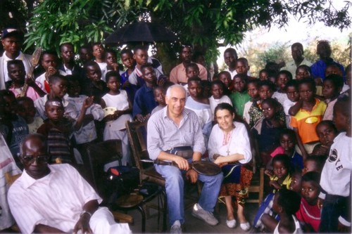 "Forse se sto qui è perché condivido questa sfida ai 'signori della guerra', come stanno facendo proprio i più poveri. Nessuno può uccidere la speranza dei poveri". Chiara Castellani In questa foto