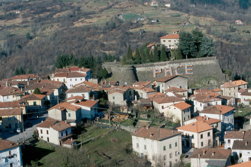 la scritta - lunga circa 25mt per 6 - che abbiamo realizzato nel nostro paese. Alessandro da Camporgiano (LU)