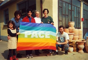 Saluti da Rivoli (TO). A partire da sinistra "Pace" da Letizia Silvia Lia Violetta Enrica Andrea.  