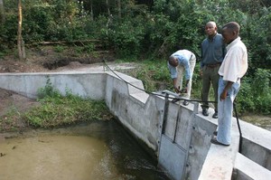 La diga sul fiume Nzasi.