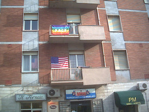 La città di Grosseto è per la pace ... e per la democrazia! Per la serie "una stecca nel coro" (la mia è quella arcobaleno) Rita 