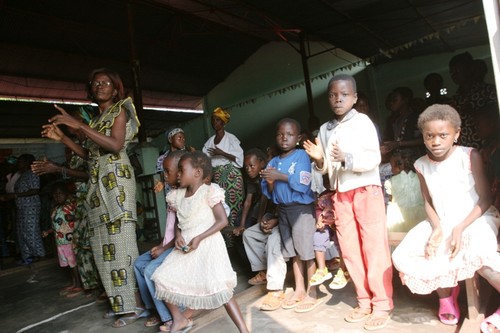 Messa a Kenge: danze e canti su ritmi africani