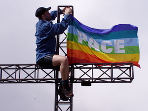 Il 3 Maggio 2003 si è svolta "La prima camminata della pace ... per non dimenticare" organizzata dalla Parrocchia di Spezzano (Mo) con lo scopo di portare la bandiera della pace su una cima a noi ab