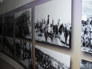 Halabja: Scene di vita e di lotta del popolo curdo, immagini all'interno del mausoleo.
