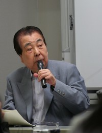 Akihiro Takahashi. Hibakusha, sopravvissuto alla bomba atomica; Ex-direttore del Peace Memorial Museum di Hiroshima