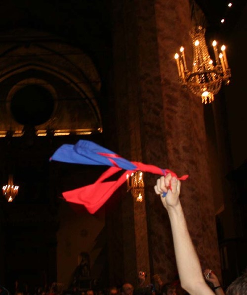 Veglia di preghiera del 6 ottobre 2007 a Perugia, nella Cattedrale di San Lorenzo, in occasione della Marcia Perugia Assisi - particolare dei fazzolettoni