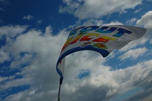 Foto della Marcia Perugia-Assisi 2007 - la bandiera scout della pace